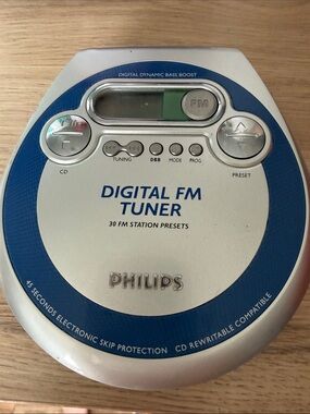 Philips Portable CD Player in Blue and Silver - Digital FM Tuner